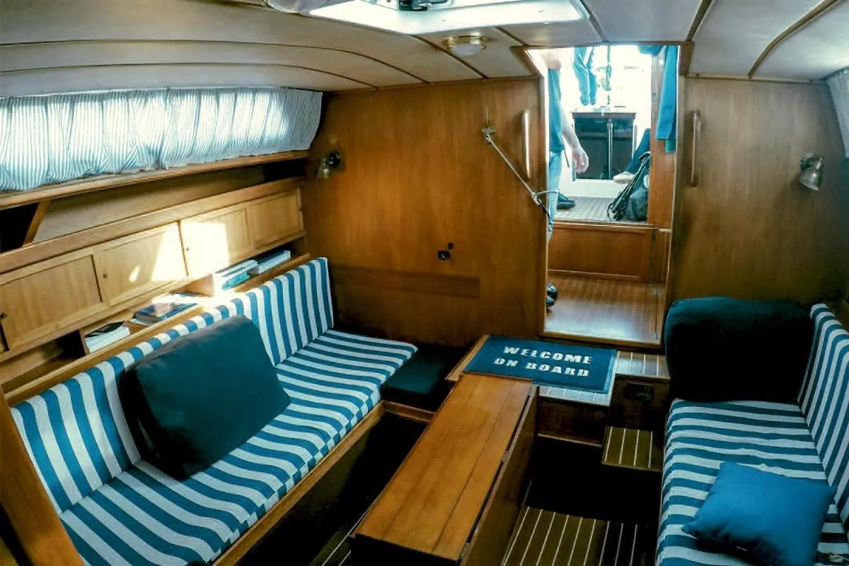 Sailing&Stay - A Night Onboard With Your Sailing Experience バルセロナ スペイン