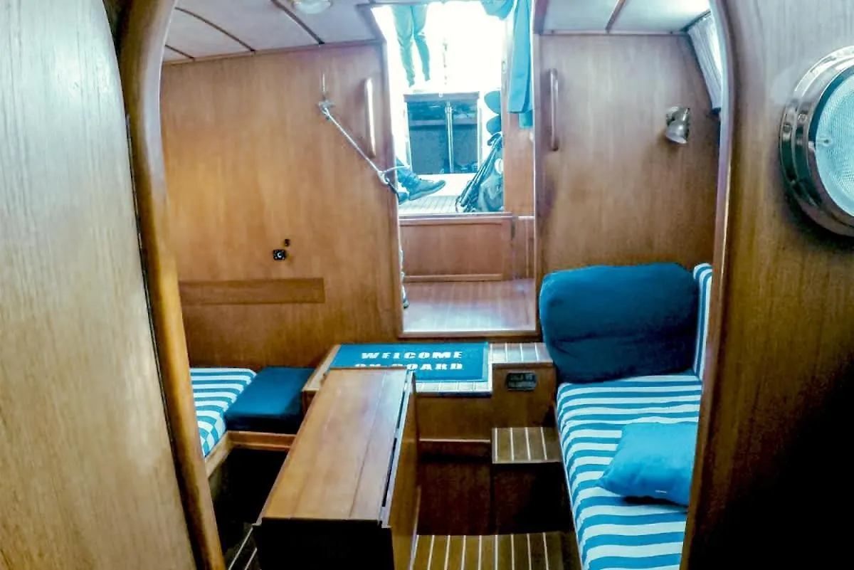 Sailing&Stay - A Night Onboard With Your Sailing Experience バルセロナ 船上ホテル